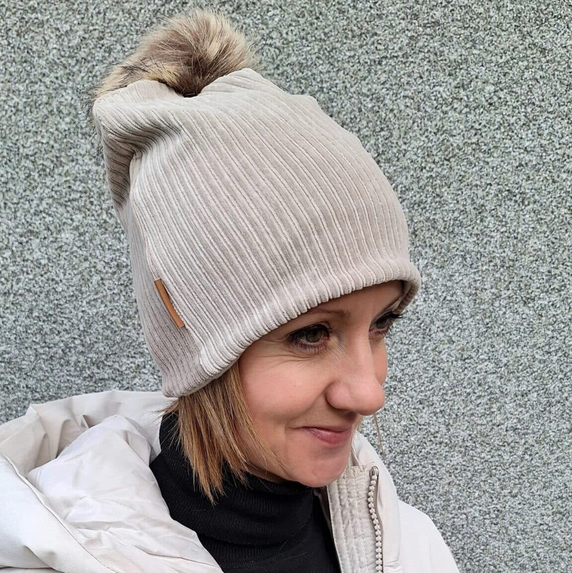 Damenhauben aus Samt – Bild 3